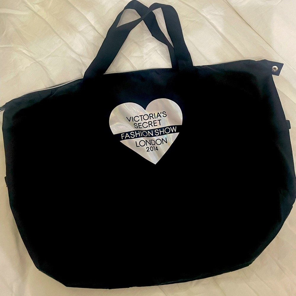 NWT! Victoria’s Secret Satin Duffle Bag!🖤